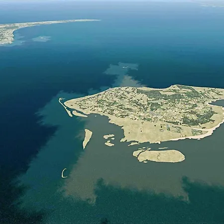 8 Person In Nyaraló *